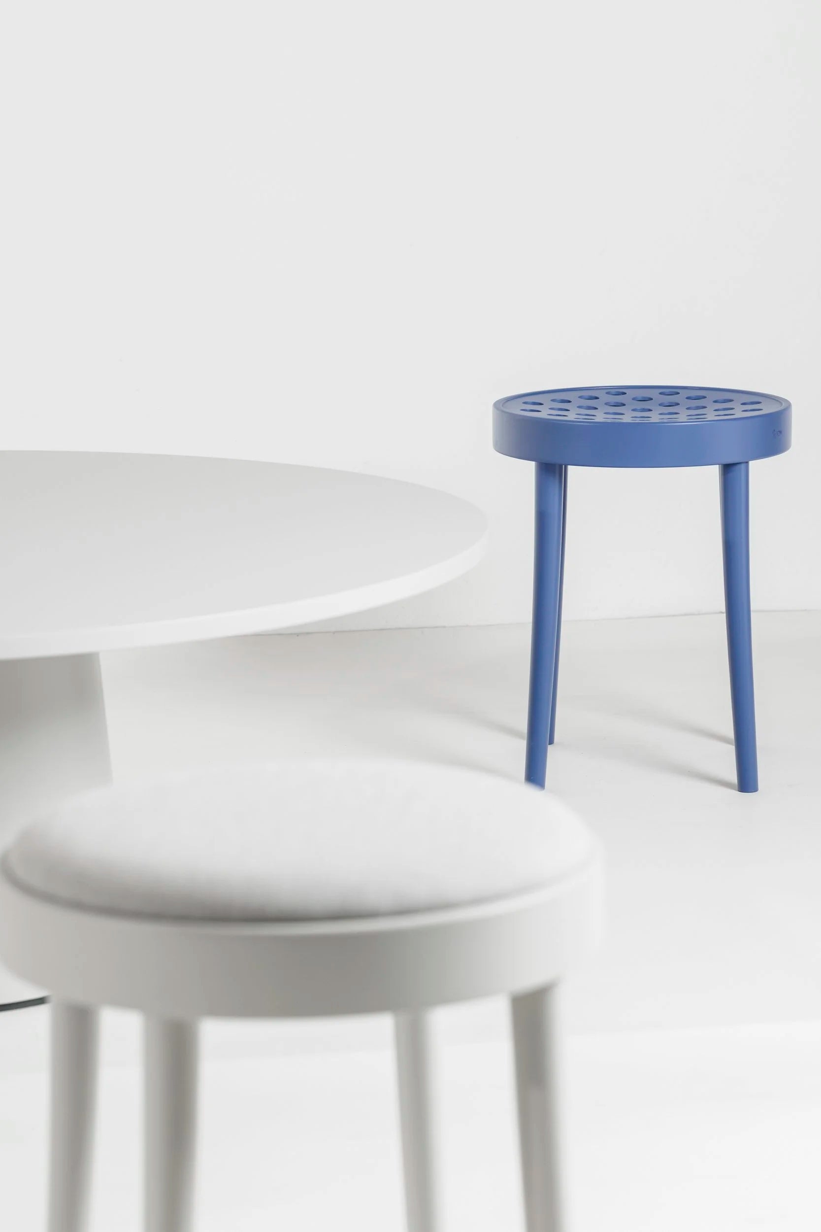 822 Stool